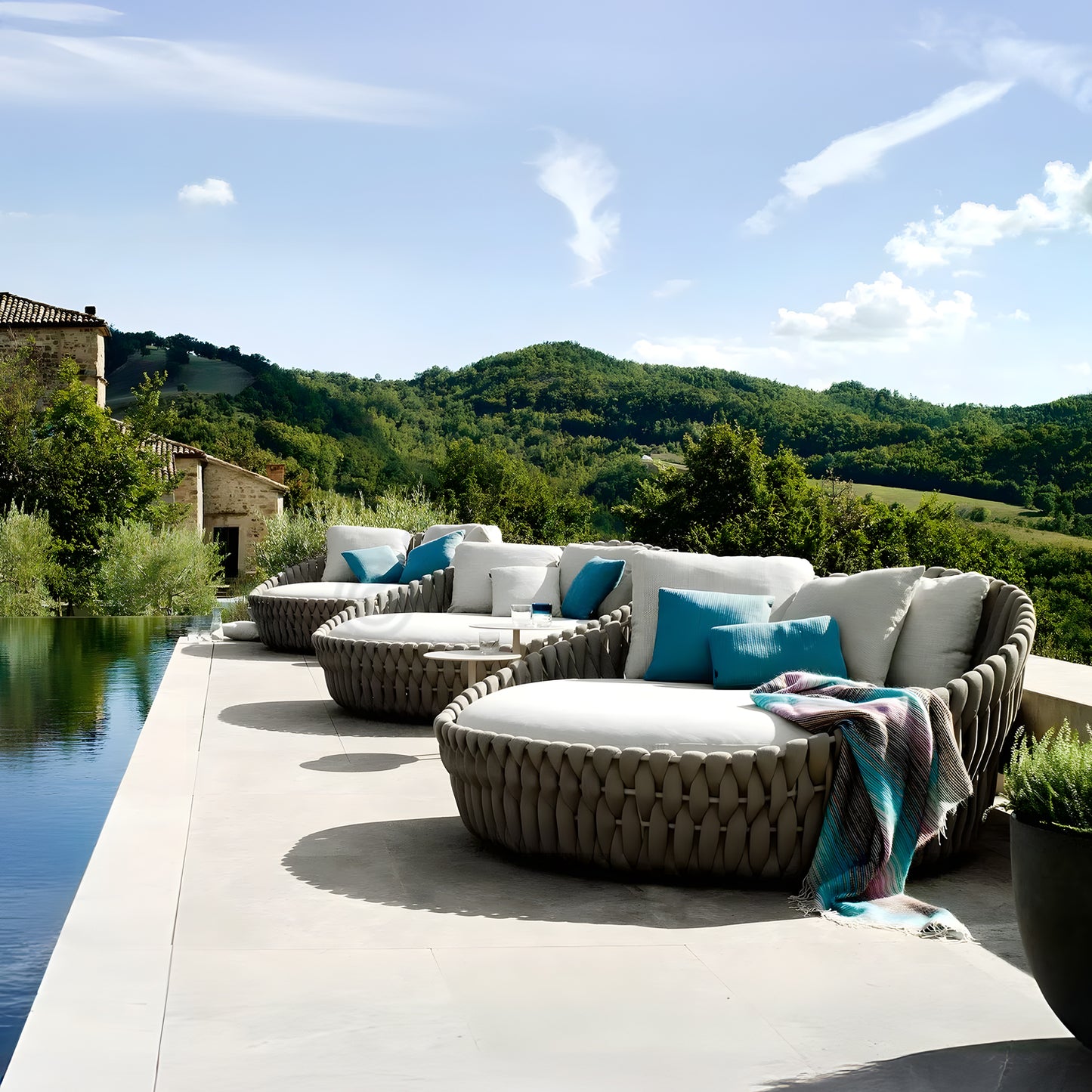 Mediterranea Luxe Lounge